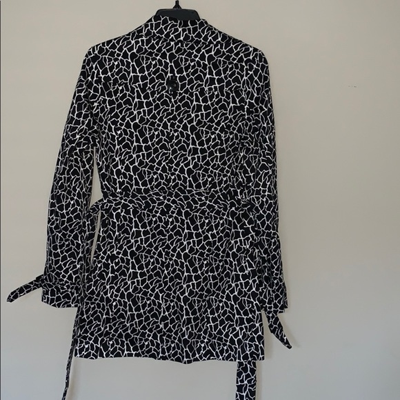 Vertigo Paris Trench Coat - Picture 8 of 8